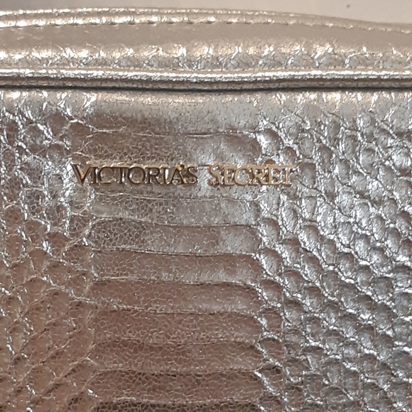 NWOT Silver Victorias Secret Shoulder Bag - Picture 5 of 7